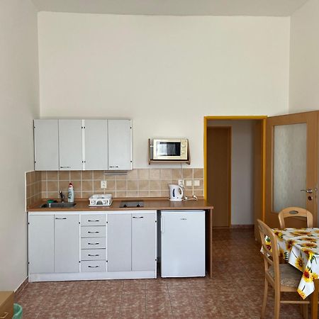 Apartmanovy Dum Obecna Skola Svetlik Екстер'єр фото