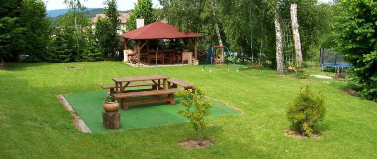 Apartmanovy Dum Obecna Skola Svetlik Екстер'єр фото
