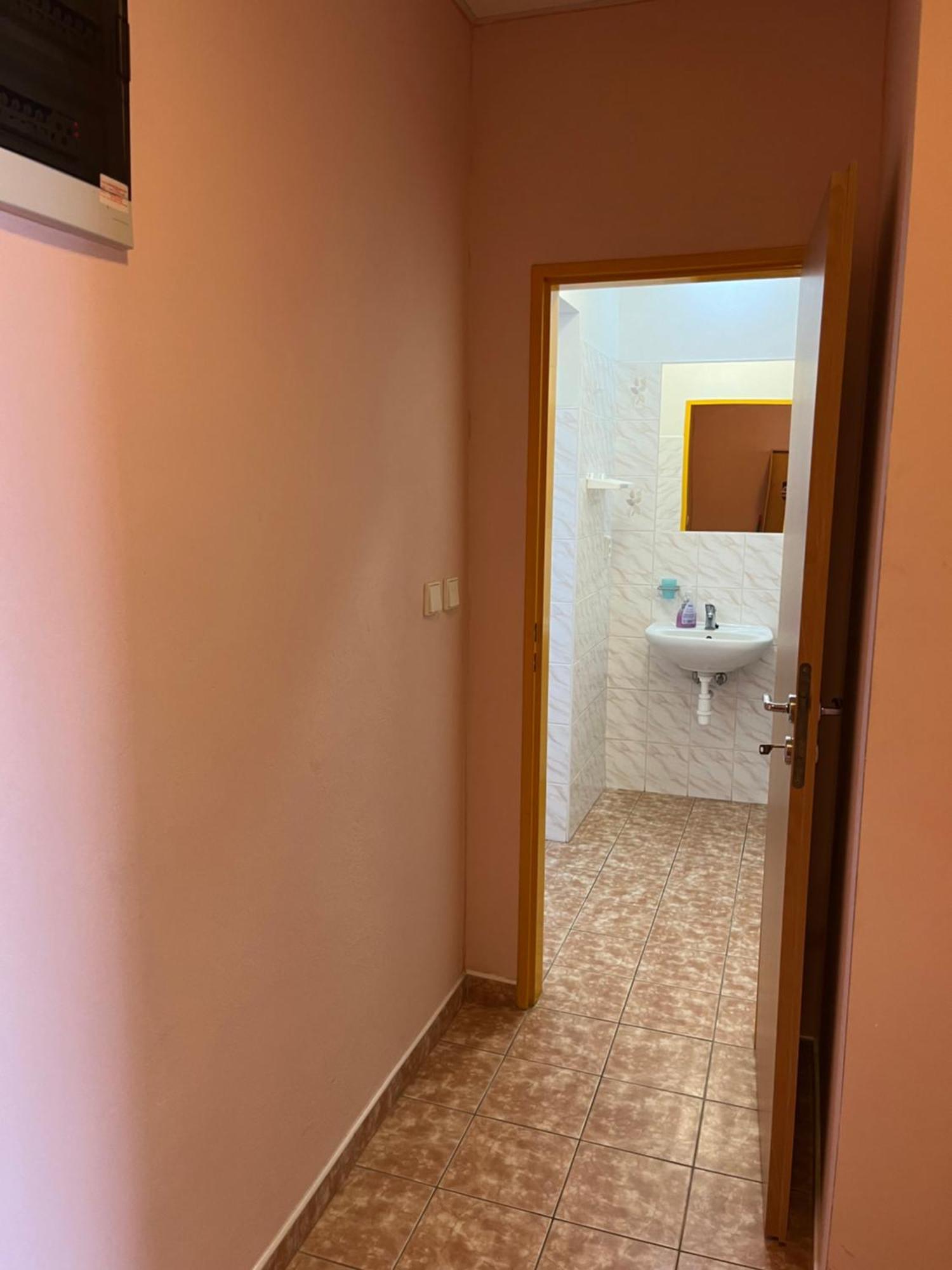 Apartmanovy Dum Obecna Skola Svetlik Екстер'єр фото