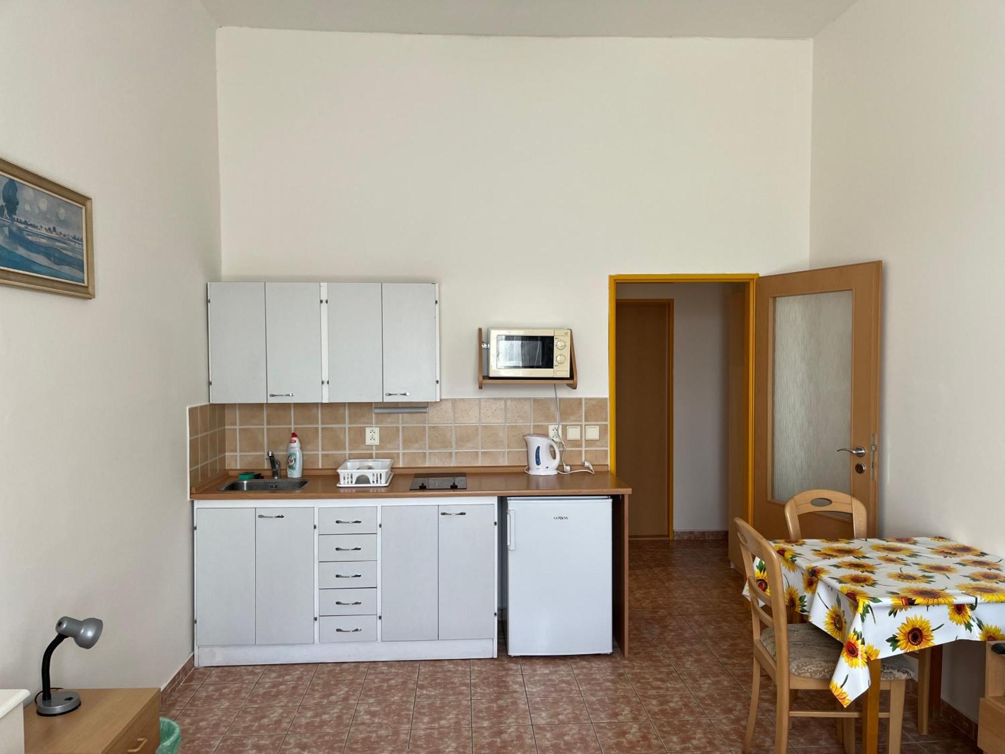 Apartmanovy Dum Obecna Skola Svetlik Екстер'єр фото