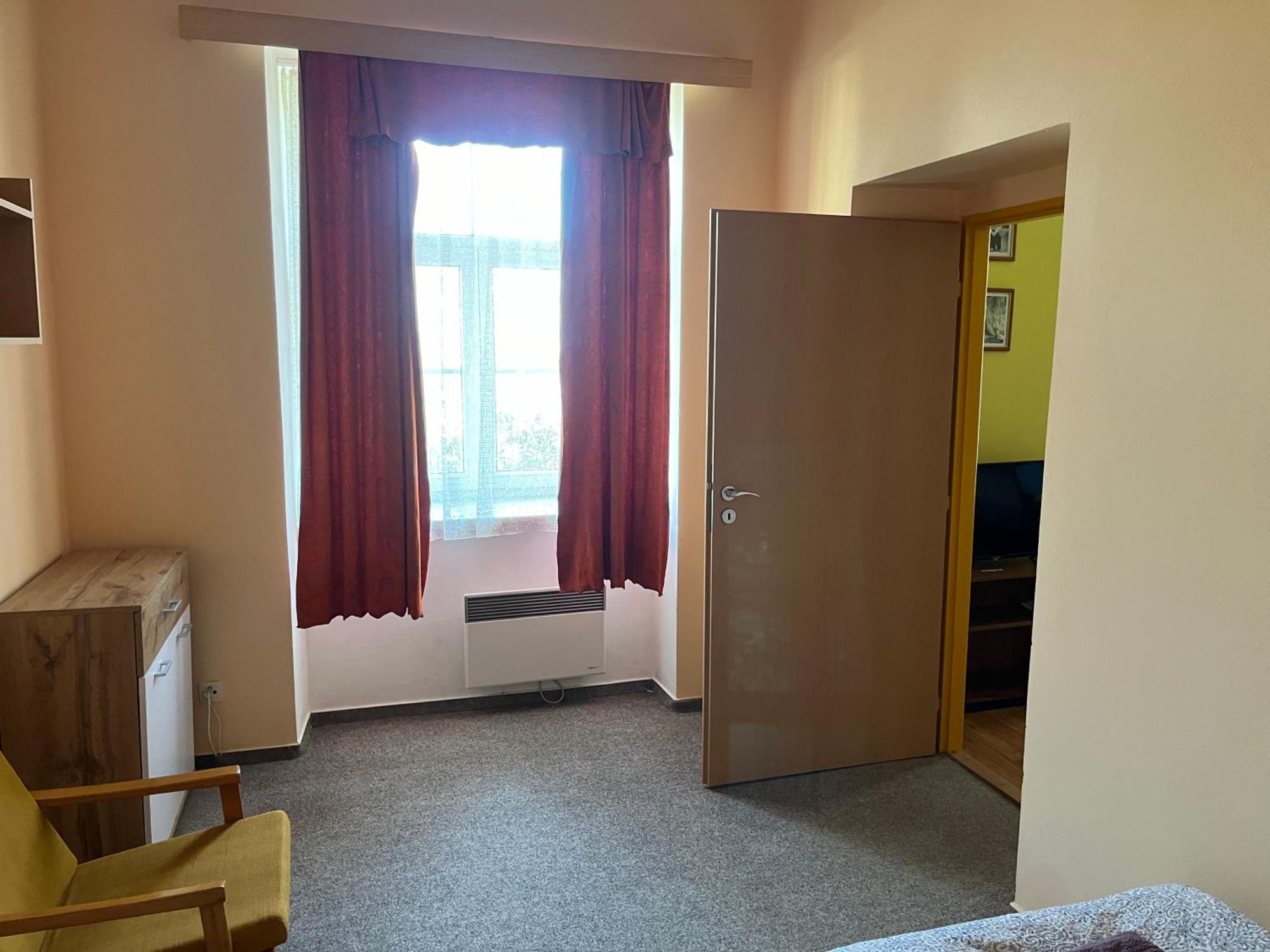 Apartmanovy Dum Obecna Skola Svetlik Екстер'єр фото