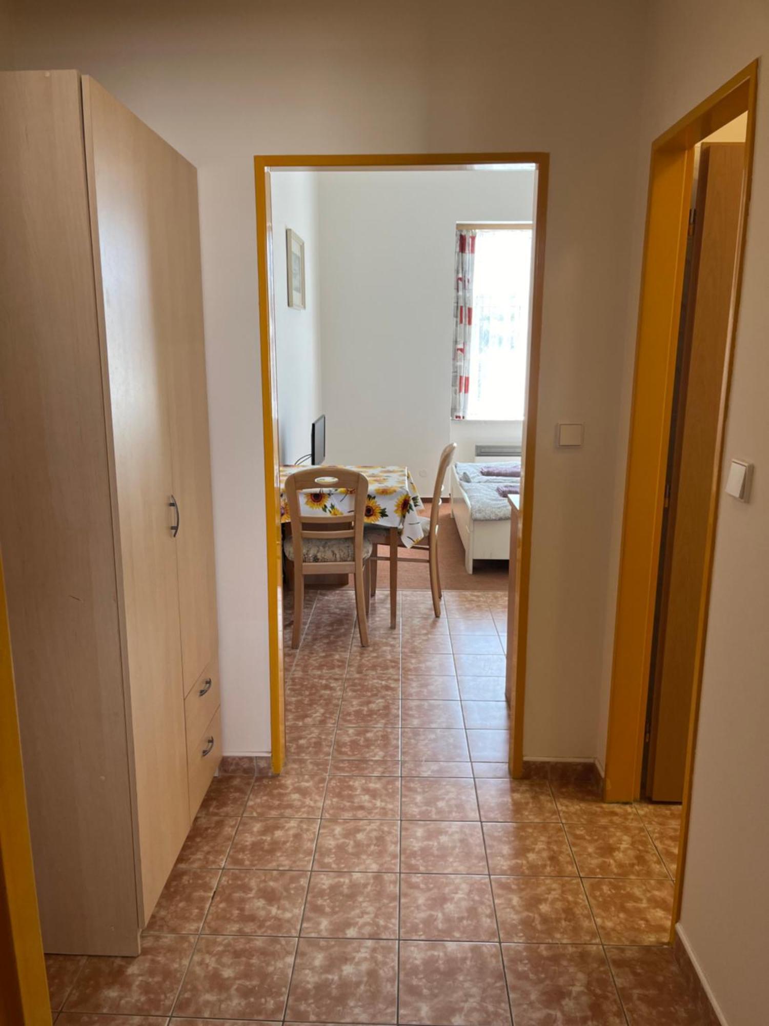 Apartmanovy Dum Obecna Skola Svetlik Екстер'єр фото