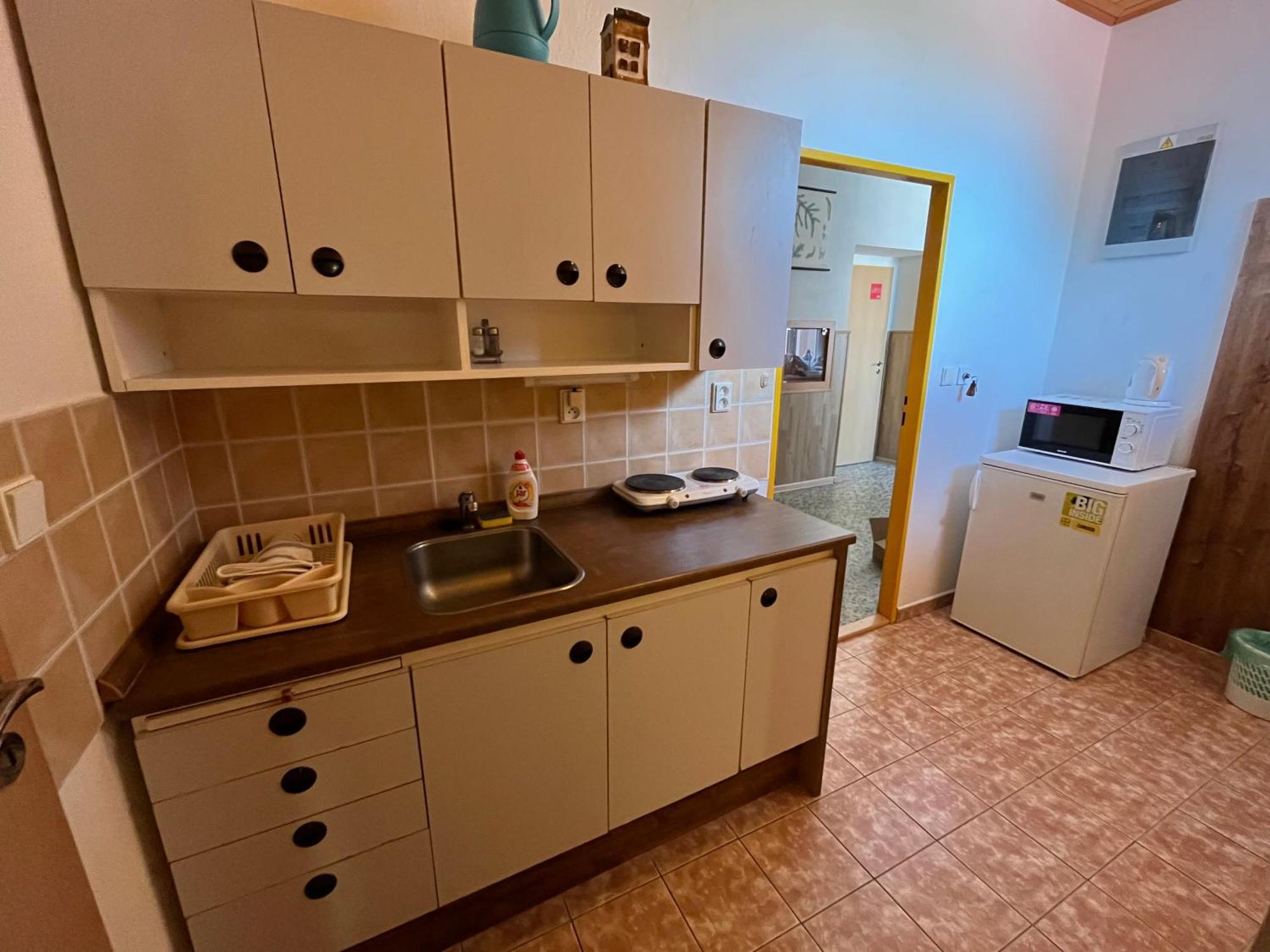 Apartmanovy Dum Obecna Skola Svetlik Екстер'єр фото