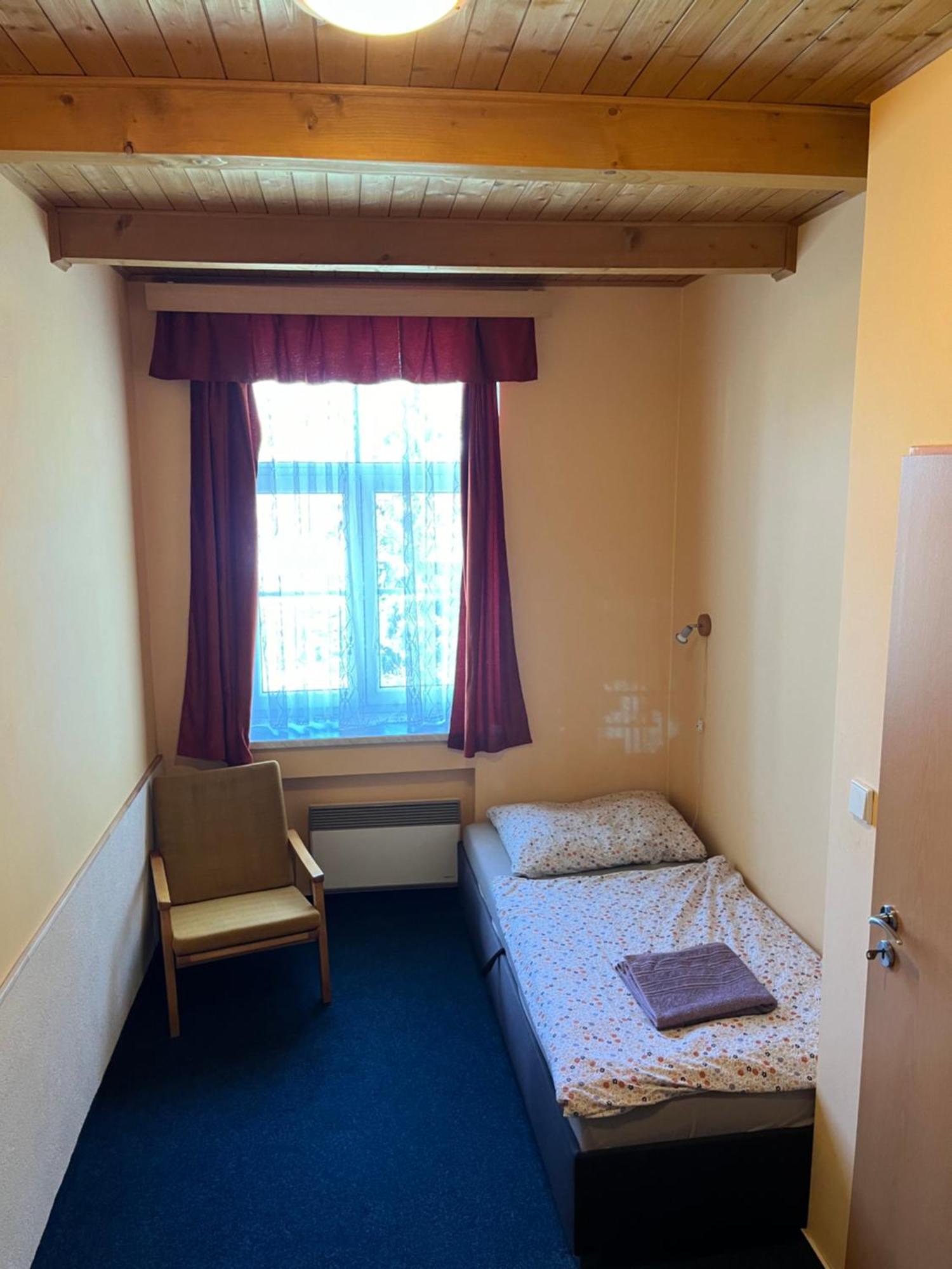 Apartmanovy Dum Obecna Skola Svetlik Екстер'єр фото
