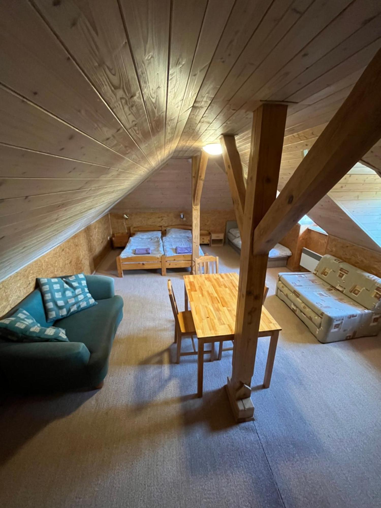 Apartmanovy Dum Obecna Skola Svetlik Екстер'єр фото