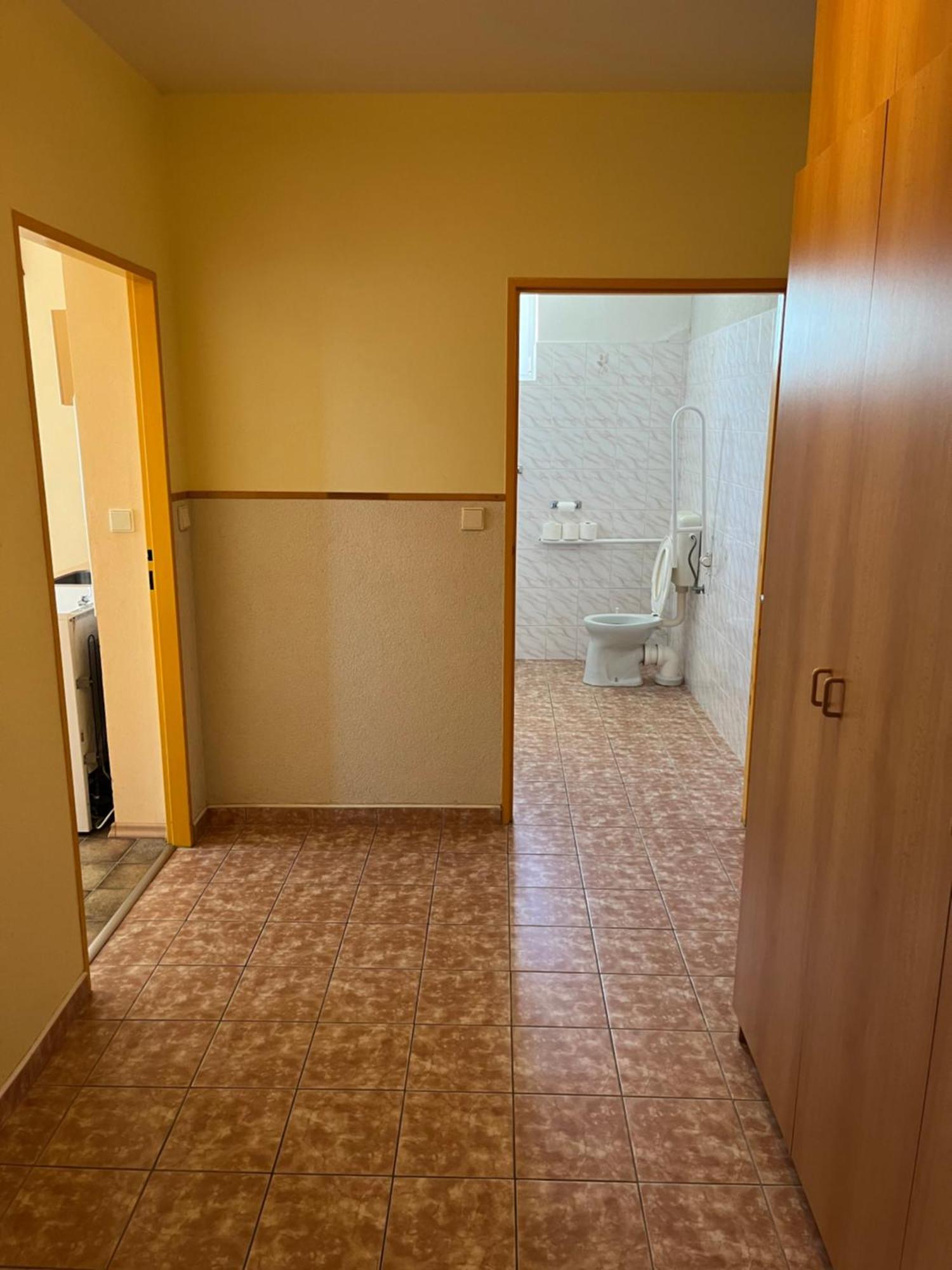 Apartmanovy Dum Obecna Skola Svetlik Екстер'єр фото
