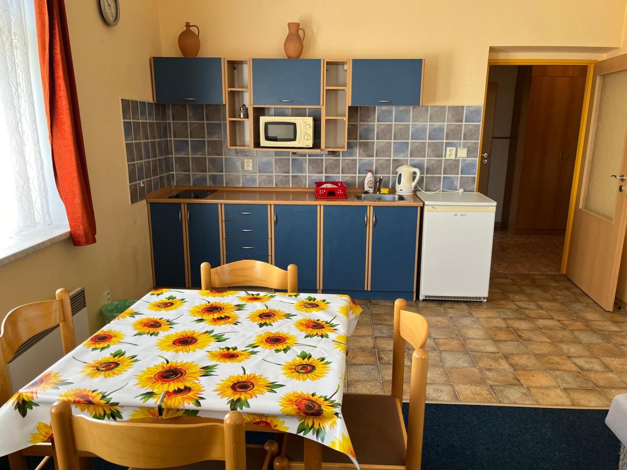 Apartmanovy Dum Obecna Skola Svetlik Екстер'єр фото